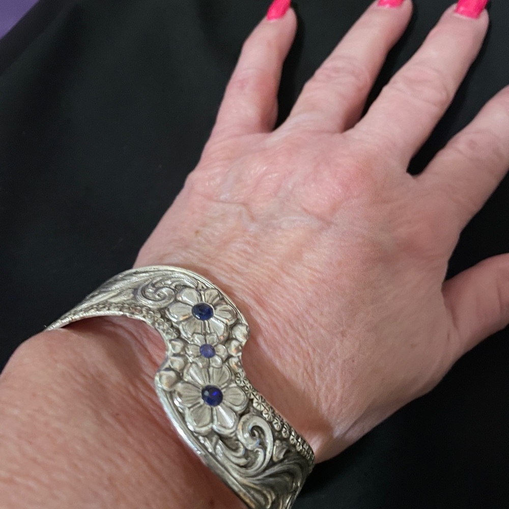 Elegant Silver Floral Bracelet